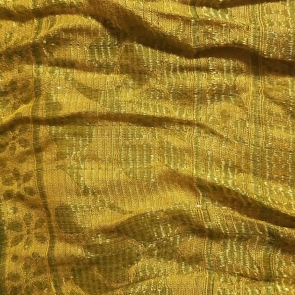 Beautiful Gold and Green Pattern Scarf - Picture 4 of 4